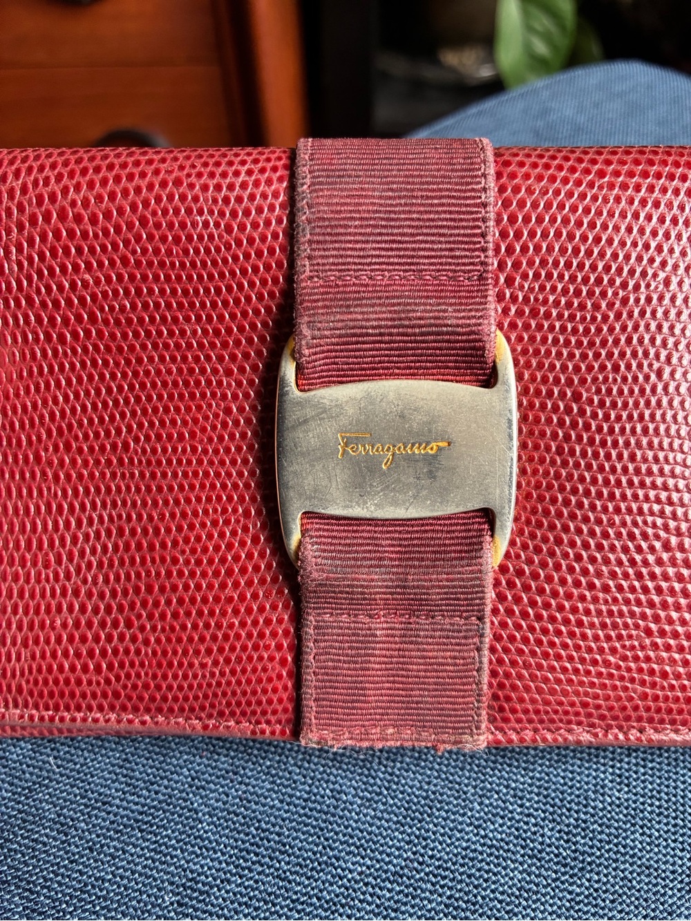 Salvatore Ferragamo Bordeaux Textured Leather Bow-Accent Wallet Purse - Picture 4 of 12